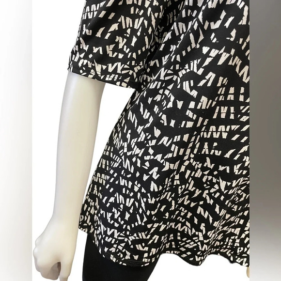 Vince Camuto Stretchy Blouse Short Sleeve  Cold Shoulder Geometric Size XL - Picture 4 of 8